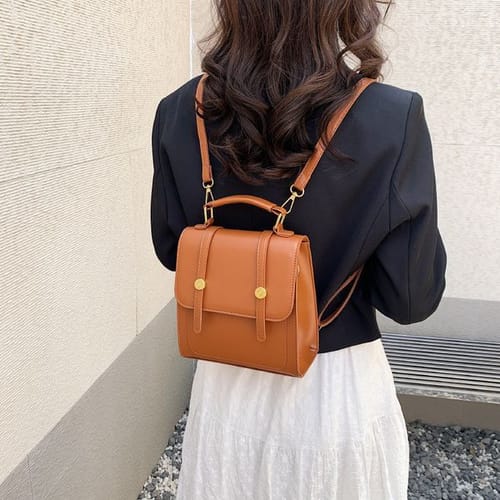 Contemporary Quilted Crossbody Pouch Featuring Generous Storage Compartment | Versatile Daily Carry-on Accessory